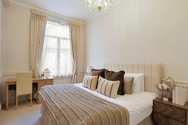 A Mayfair pad