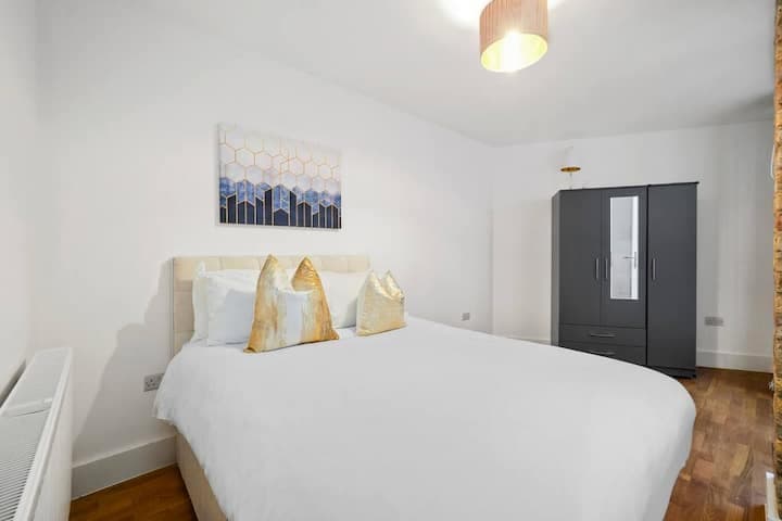 A South Kensington pad — view 2