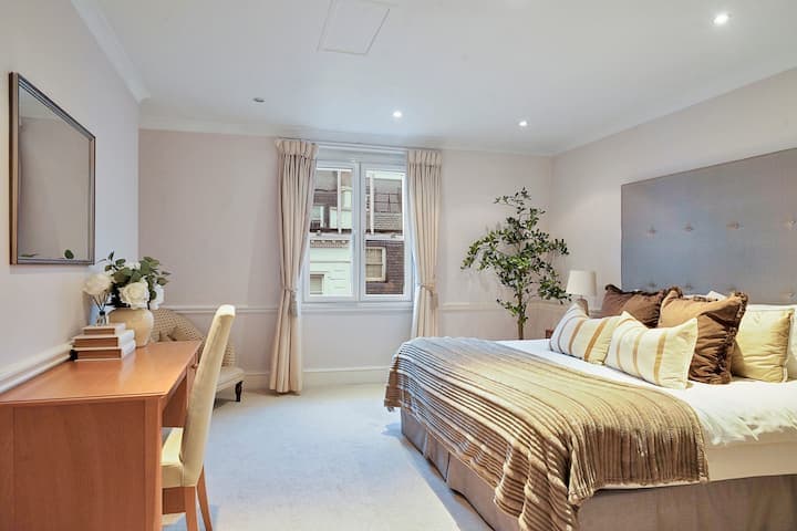 A Mayfair pad